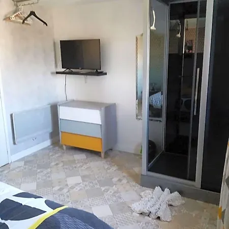 Bed & Breakfast A La Maison Du Bonheur 3*